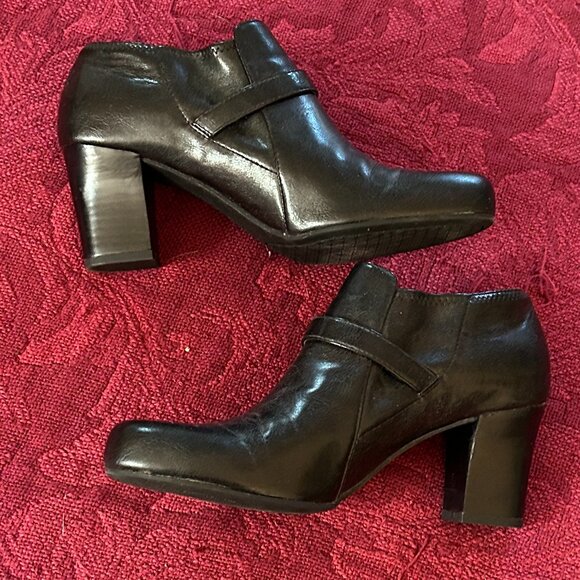 Franco Sarto buckled short boot - Black, Size 9M - Picture 2 of 5